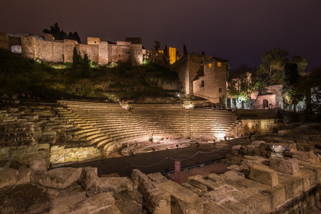 Обои картинки фото roman theater,  malaga, города, - другое, антик, амфитеатр, ночь