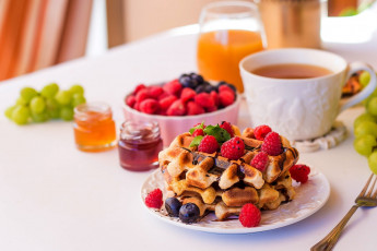 Картинка еда блины +оладьи малина вафли