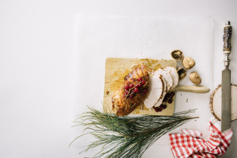 Картинка еда мясные+блюда нож смородина орехи мясной рулет