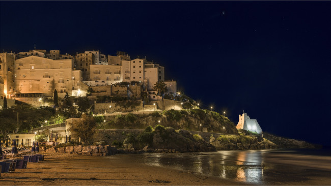 Обои картинки фото sperlonga - lazio sud  italia, города, - огни ночного города, ночь, бухта