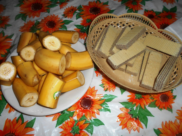 Обои картинки фото еда, бананы, вафли