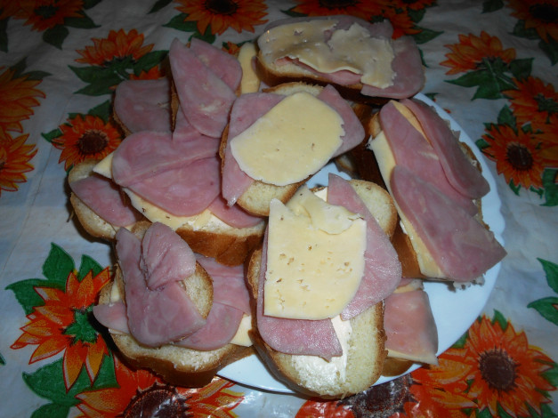 Обои картинки фото еда, бутерброды,  гамбургеры,  канапе, сыр, хлеб, колбаса