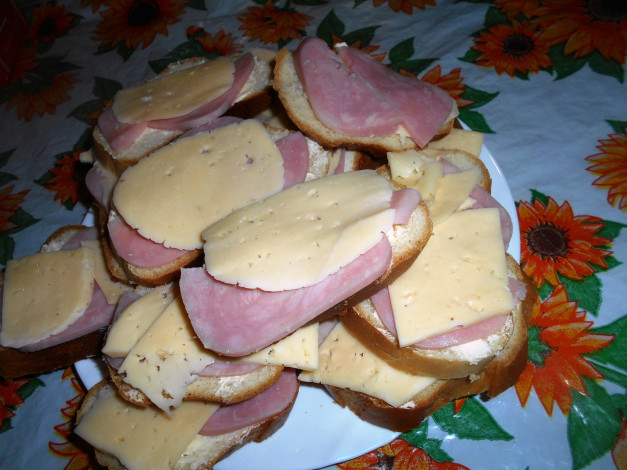 Обои картинки фото еда, бутерброды,  гамбургеры,  канапе, сыр, хлеб, колбаса