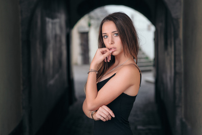 Обои картинки фото девушка, девушки, -unsort , брюнетки, темноволосые, модель