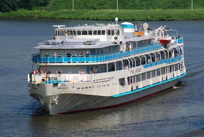 Обои картинки фото теплоход русь великая, корабли, теплоходы, теплоход, русь, великая, река, круиз, россия