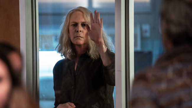 Обои картинки фото halloween kills ,  2021 , кино фильмы, halloween kills, хэллоуин, убивает, кадры, фильм, ужасы, джейми, ли, кертис, триллер, jamie, lee, curtis, laurie, strode