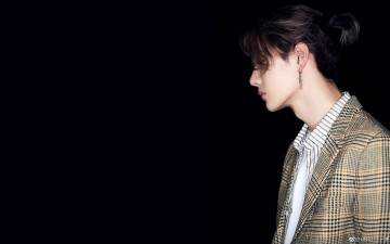 Картинка мужчины wang+yi+bo актер профиль серьга хвостик пиджак