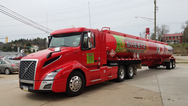 Обои картинки фото автомобили, volvo trucks , выставка, улица, truck, tanker, red