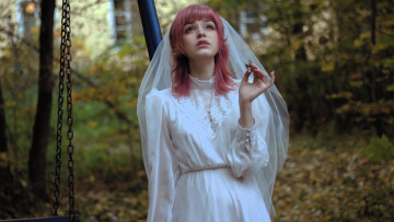 Картинка девушки tenletters образ косплей наряд костюм невеста сигарета качели платье фата парк осень