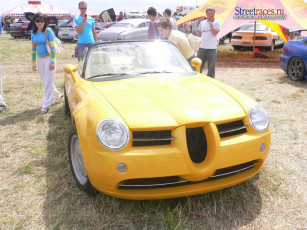 Картинка автомобили выставки уличные фото