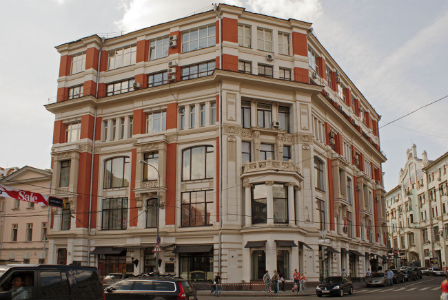 Обои картинки фото города, здания, дома, облака, улица