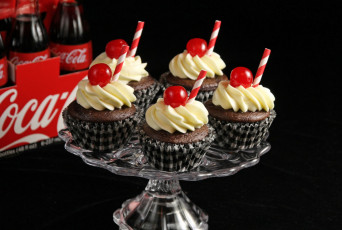 Картинка еда пирожные кексы печенье вишенка крем пирожное