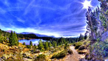 Картинка природа пейзажи озеро лес горы свет камни тропинка