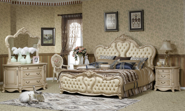 Обои картинки фото интерьер, спальня, покрывало, кровать, подушки, зеркало, букет