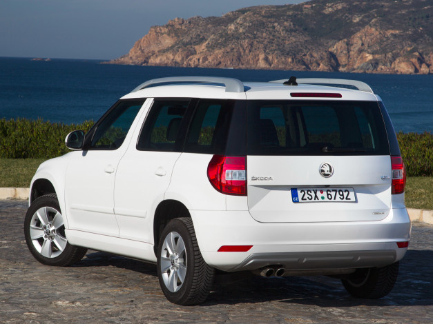 Обои картинки фото автомобили, skoda, superb, светлый, 2013, г, greenline