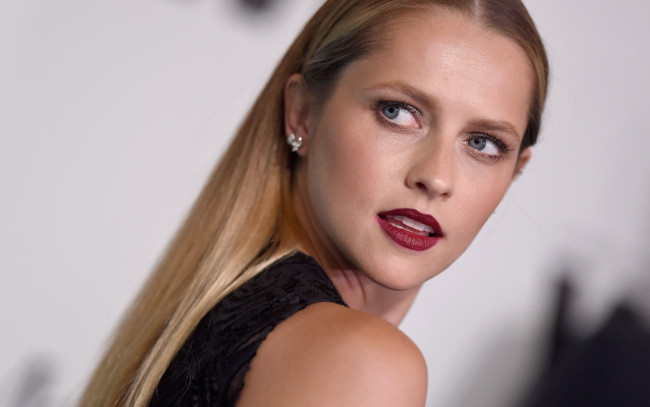 Обои картинки фото девушки, teresa palmer, взгляд