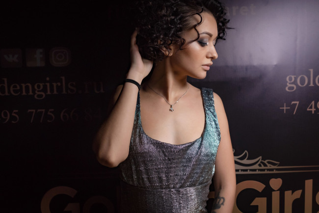 Обои картинки фото девушки, - брюнетки,  шатенки, golden, girls, ночной, клуб