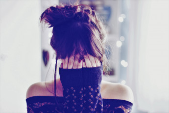 Картинка девушки -+лица +портреты шатенка свитер руки