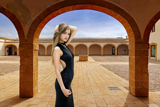 Обои картинки фото девушки, - брюнетки,  шатенки, черное, платье