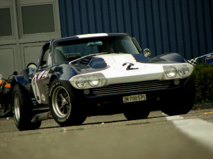 Картинка автомобили выставки уличные фото