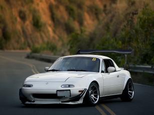 Картинка автомобили mazda