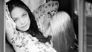 Картинка Kristin+Kreuk девушки блуза черно-белая актриса