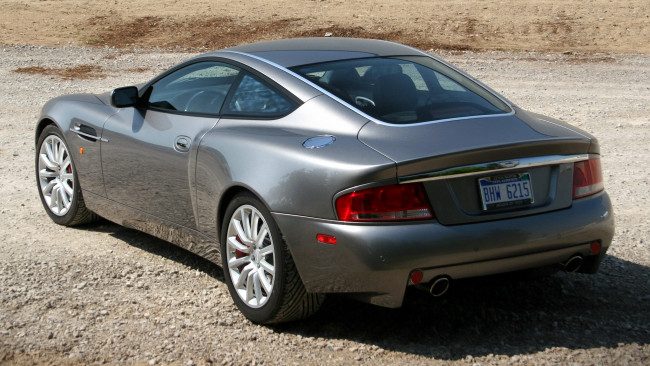 Обои картинки фото aston, martin, v12, vanquish, автомобили, автомобиль, скорость, мощь, стиль