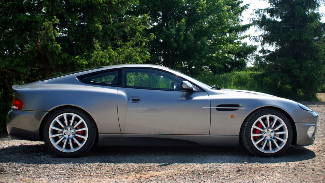 Обои картинки фото aston, martin, v12, vanquish, автомобили, скорость, мощь, стиль, автомобиль