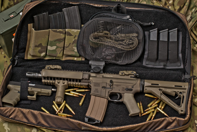 Обои картинки фото оружие, пистолет, автомат, пули, магазины