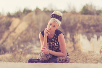 Картинка девушки -unsort+ блондинки крест причёска sophia стиль взгляд