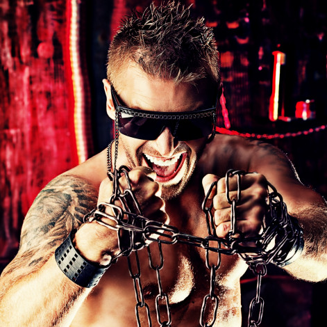 Обои картинки фото мужчины, - unsort, кулаки, цепь, очки