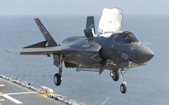 Обои картинки фото f-35b, авиация, боевые самолёты, истребтель-бомбардировщик, малозаметный, 5, поколение, ввс, сша