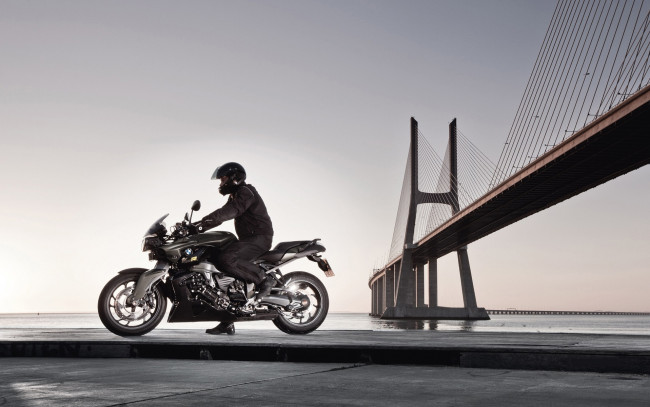 Обои картинки фото мотоциклы, bmw, мотоциклист, 2011, model, special, r, k-1300, скорость