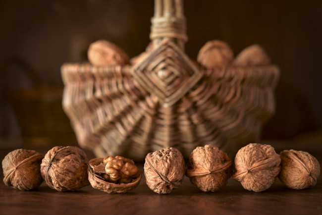 Обои картинки фото еда, орехи,  каштаны, грецкий, орех