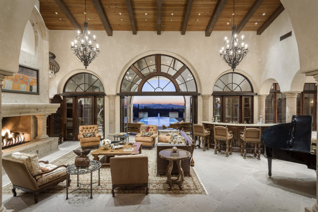 Обои картинки фото интерьер, гостиная, рояль, камин, роскошь, мебель