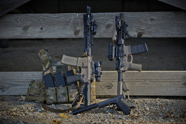 Обои картинки фото оружие, автоматы, винтовки, штурмовые, фон, глушитель, пистолет