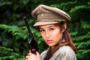 Картинка девушки -unsort+ девушки+с+оружием взгляд лицо