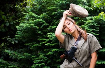 Картинка девушки -unsort+ девушки+с+оружием взгляд лицо