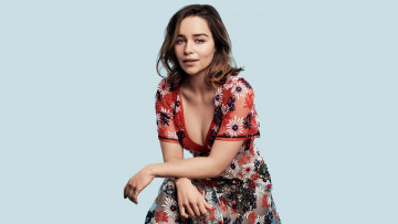 Картинка девушки emilia+clarke декольте