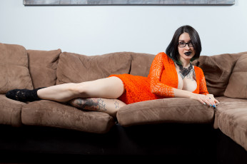 Картинка девушки ariane+saint-amour девушка тату взгляд фон