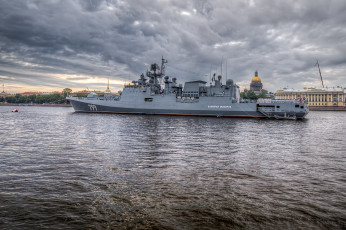 Картинка neva+river+in+st +petersburg корабли крейсеры +линкоры +эсминцы река крейсер большой российский фрегат адмирал+макаров вмф+рoссии