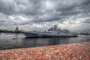 Картинка neva+river+in+st +petersburg корабли крейсеры +линкоры +эсминцы крейсер река
