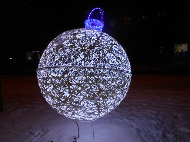 Обои картинки фото новогодний шар, разное, иллюминация, игрушка, шар