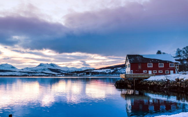 Обои картинки фото города, - пейзажи, дом, зима, снег, озеро, горы