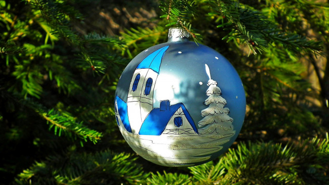 Обои картинки фото праздничные, шары, елка, шар, синий