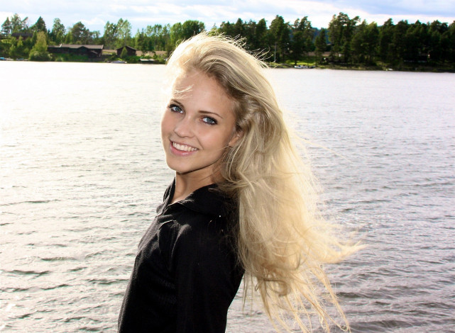 Обои картинки фото девушки, emilie marie nereng, улыбка