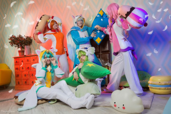 Картинка разное маски +карнавальные+костюмы компания костюмы подушки