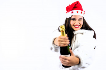 Картинка девушки -+брюнетки +шатенки шатенка шапка толстовка бутылка