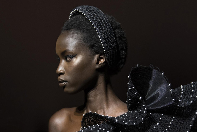 Обои картинки фото anok yai, девушки, - лица,  портреты, anok, yai, девушка, мулатка, темнокожая, чернокожая, модель, красотка, макияж, взгляд, поза, стройная, сексуальная, фигура