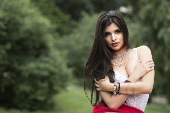 Картинка девушки -+брюнетки +шатенки девушка